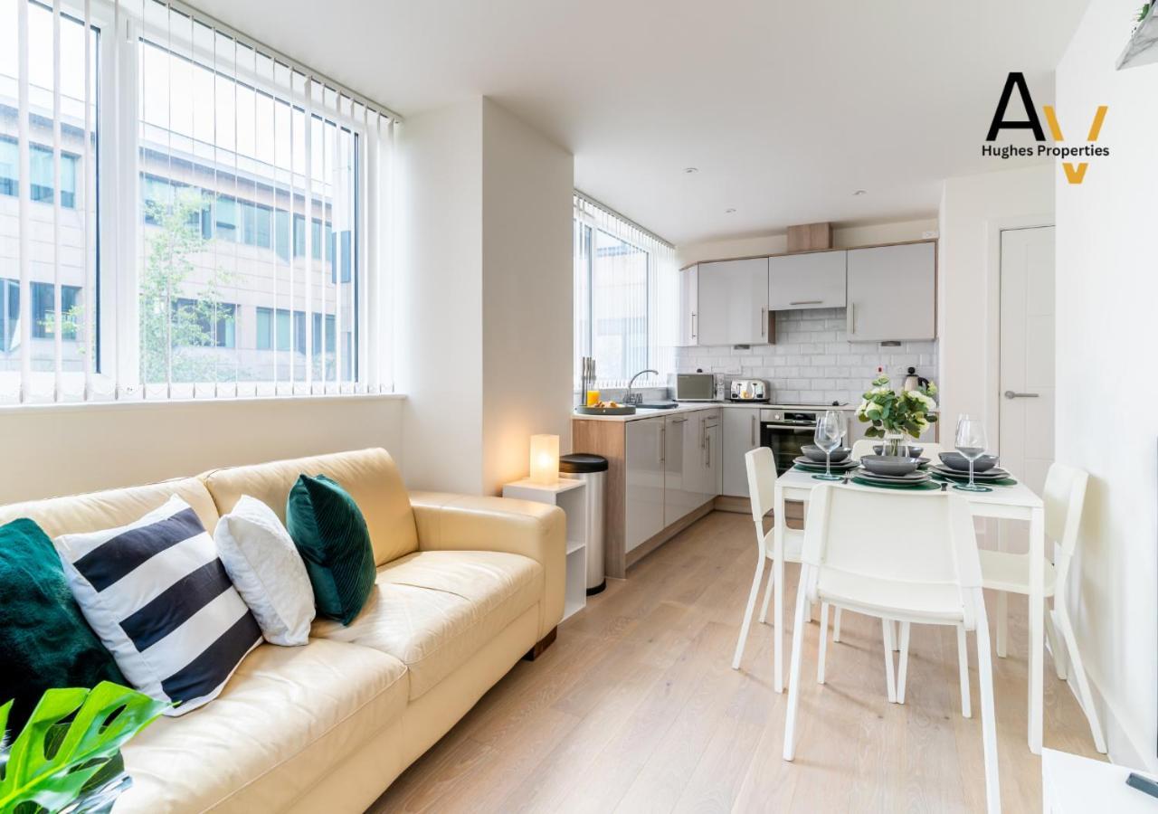 Modern Two-Bedroom Apartment - Central Location, Free Wi-Fi, Ideal For Long Stays By Av Hughes Properties Мілтон-Кінз Екстер'єр фото